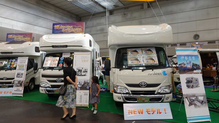 トラックタイプのキャンピングカー